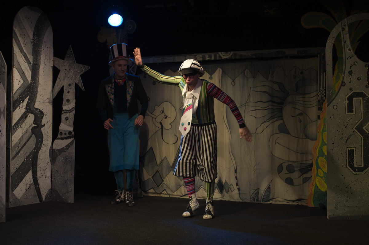 Спектакль «Цирк Шардам-С» по Хармсу покажут «Мимигранты» в Петербурге